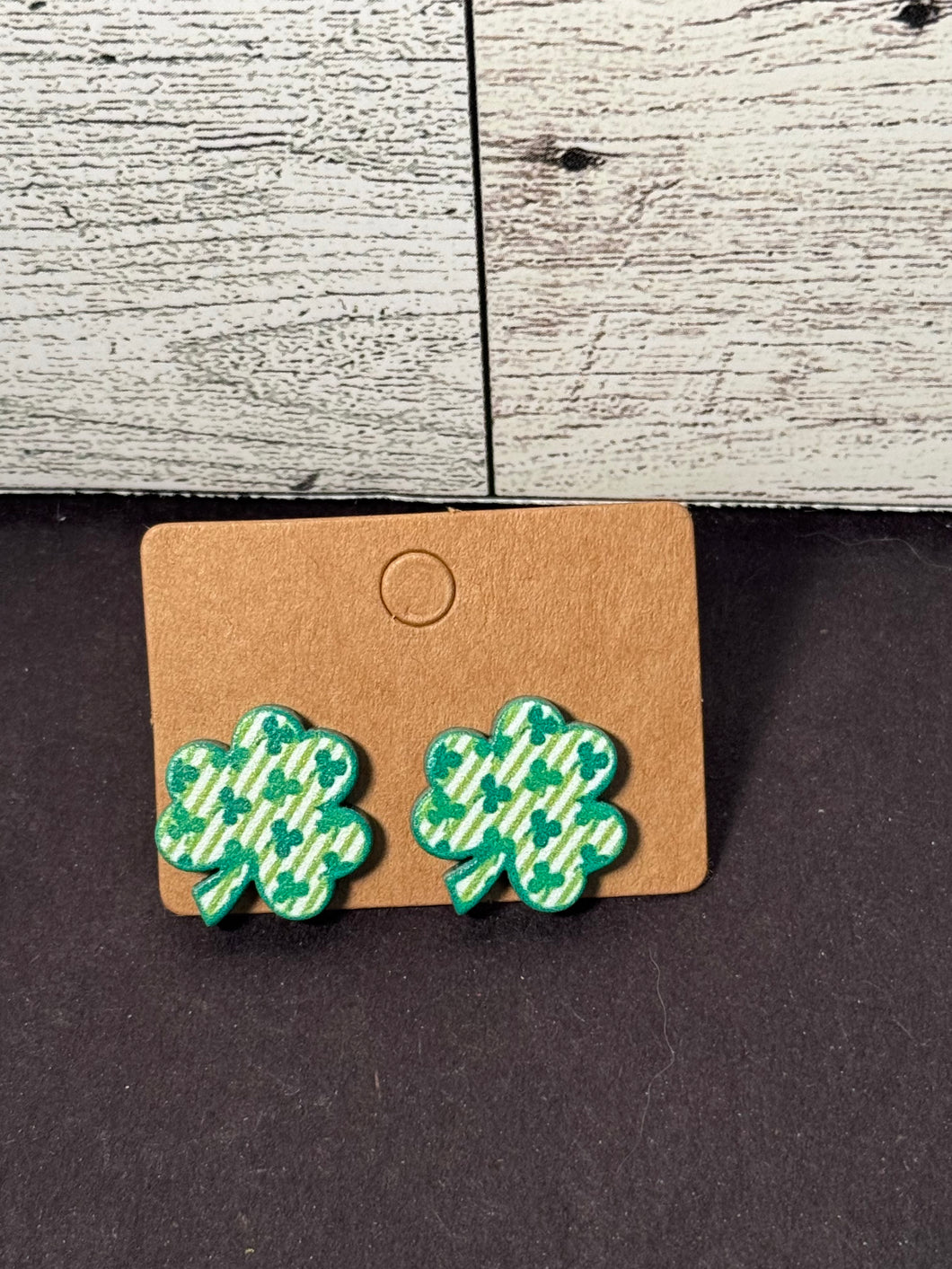 Stripe print clover studs