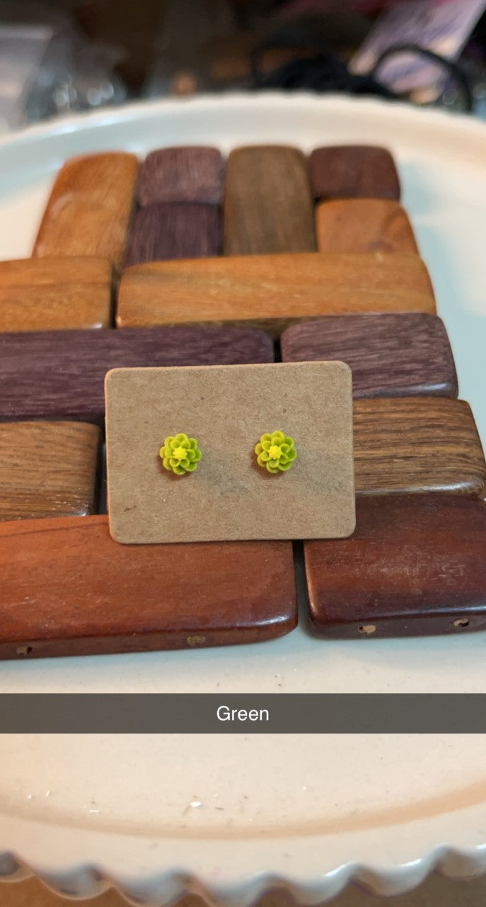 Green Flower Stud*